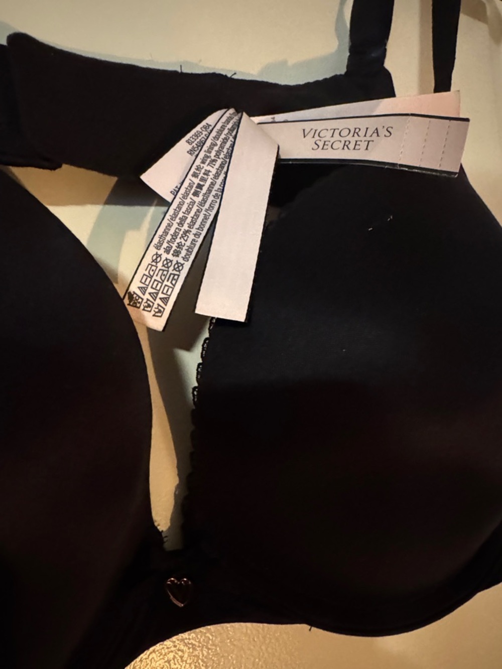 Victoria's Secret Black Smooth T-Shirt Bra - Molded Cups - Picture 4 of 5
